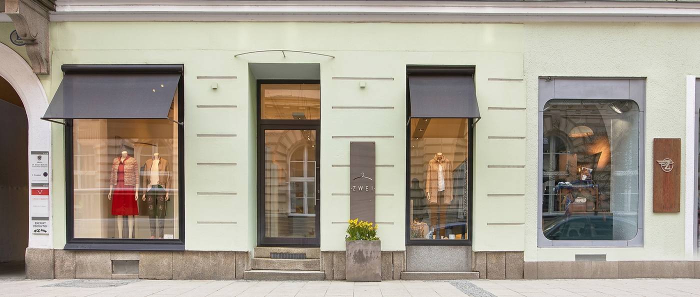 Eingang und Schaufenster der Boutique in der Linzer Innenstadt